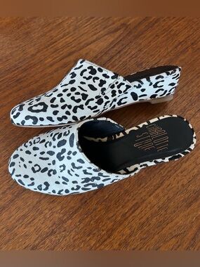 Charlotte Stone “Snow Leopard” Calf Hair Mules/ Flats • Size 7 • Vero Cuoio